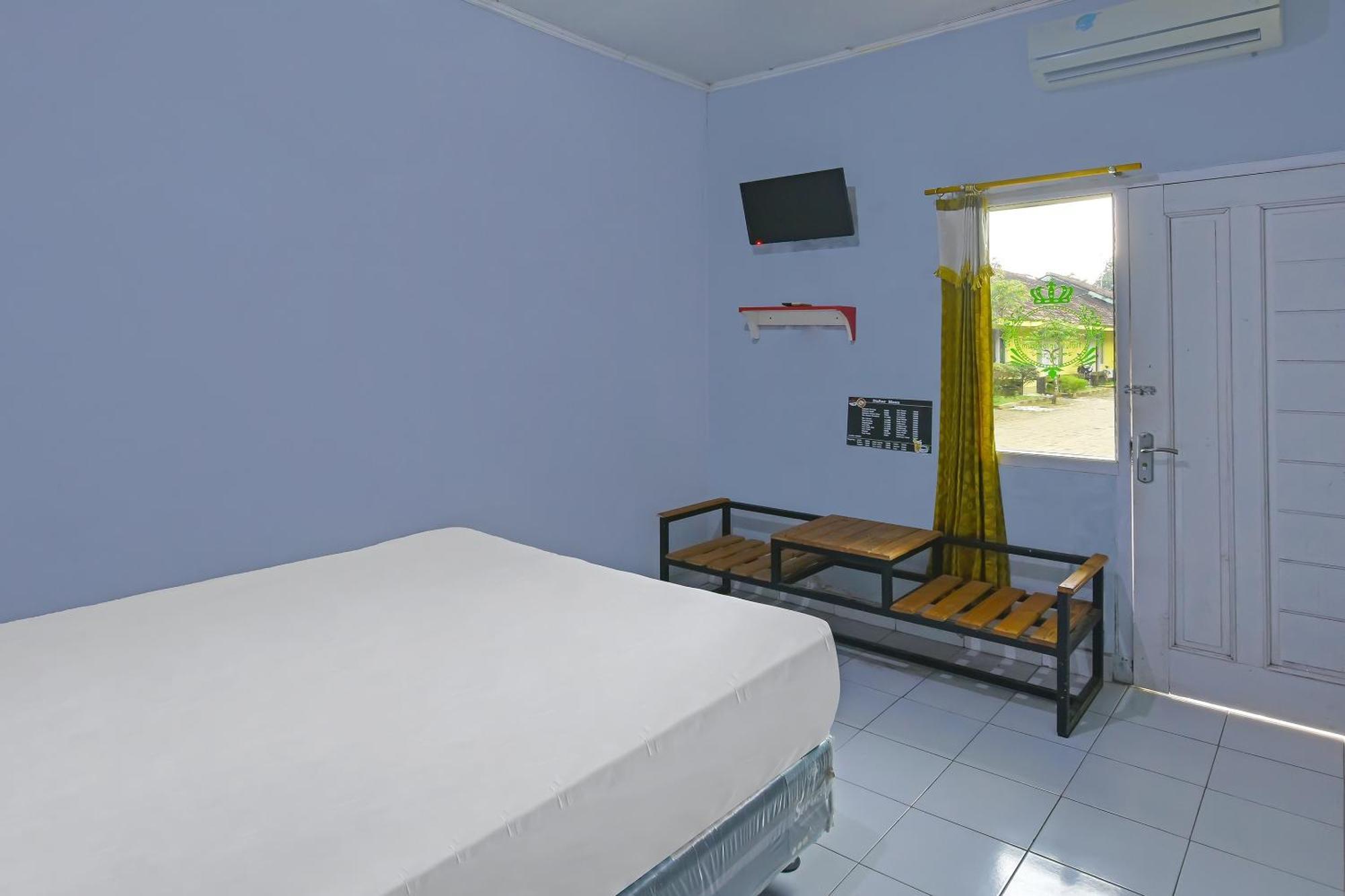 Spot On 91905 Hotel Cipto Arum Cilacap Exterior photo