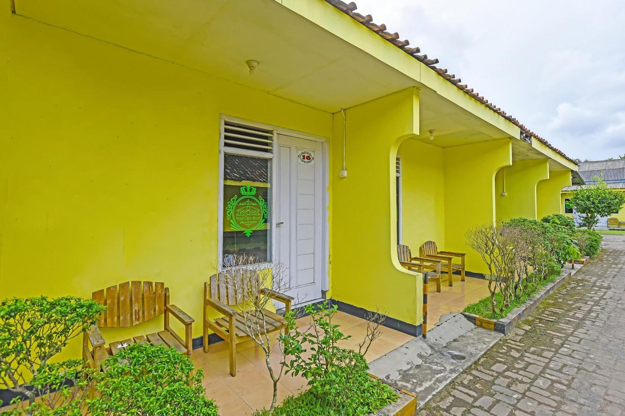 Spot On 91905 Hotel Cipto Arum Cilacap Exterior photo